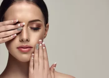 Manikür Nasıl Yapılır?